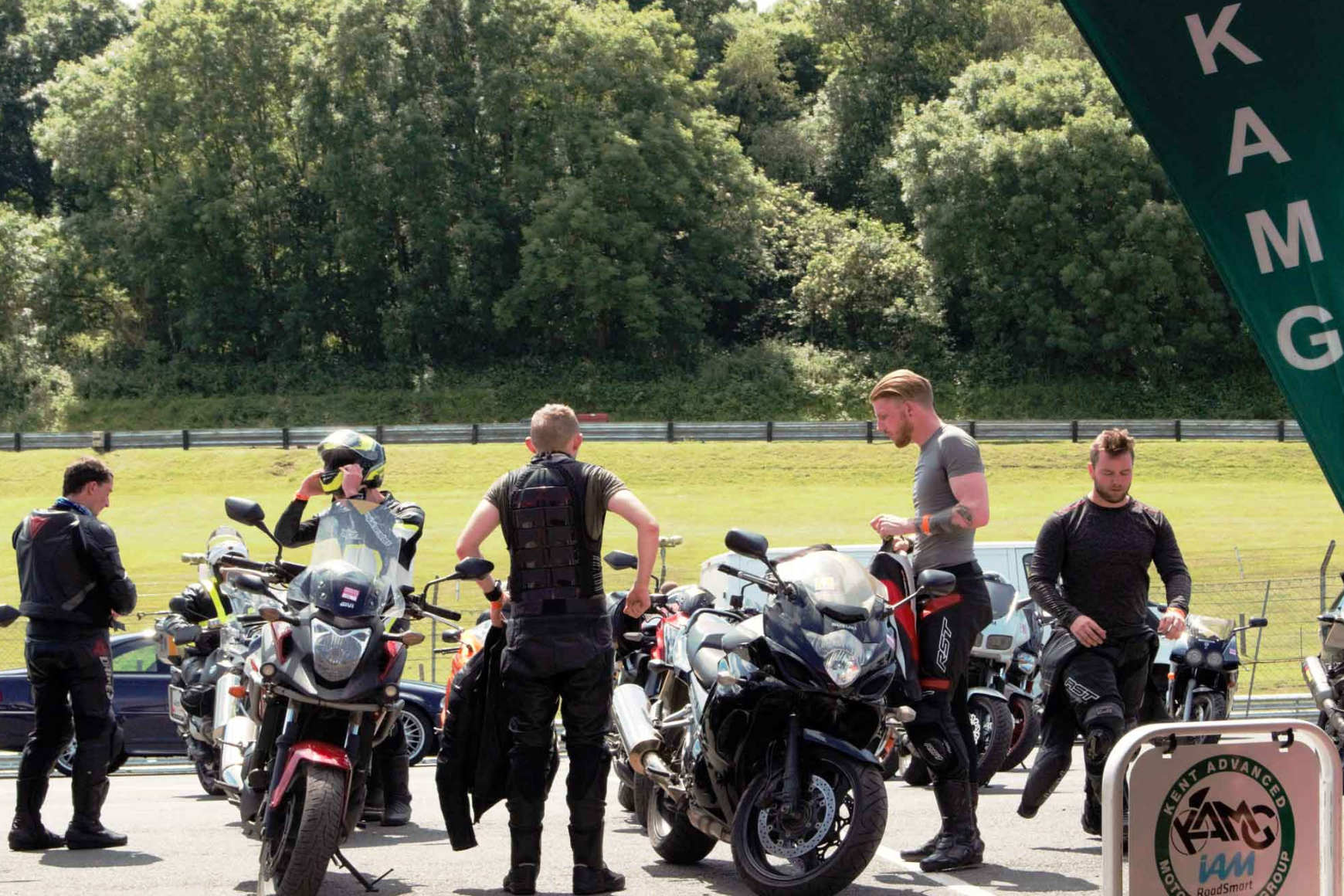 Traker Rider Under 30s riders – KAMG